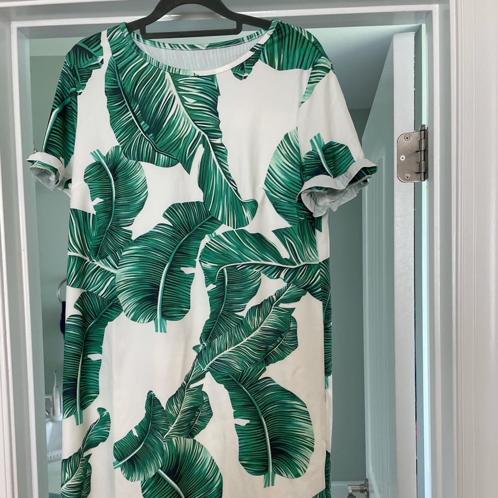 🌴Palm leaf knee length dress☀️ - Picture 1 of 4